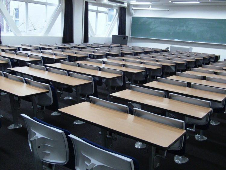 Hörsaal, Klassenzimmer