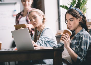 Studentinnen im Kolloquium, Was ist das Kolloquium