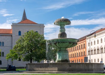 Ludwig-Maximilians-Universität München - Brunnen an der LMU, Uni München