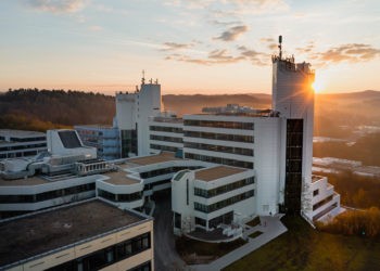 Universität Siegen - Gebäude bei Sonnenuntergang