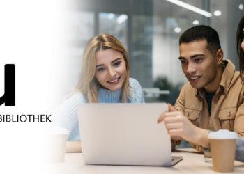 Studierende am Laptop in Bibliothek, Recherche in der IU Online Bibliothek, neu 2024