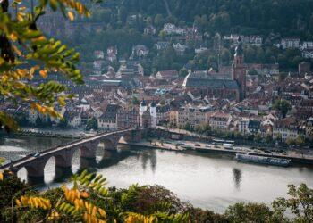 Blick auf die Stadt und auf die "Alte Brücke" in Heidelberg