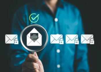 Schaubild Fake E-Mails an der IU, Wie erkennt man diese